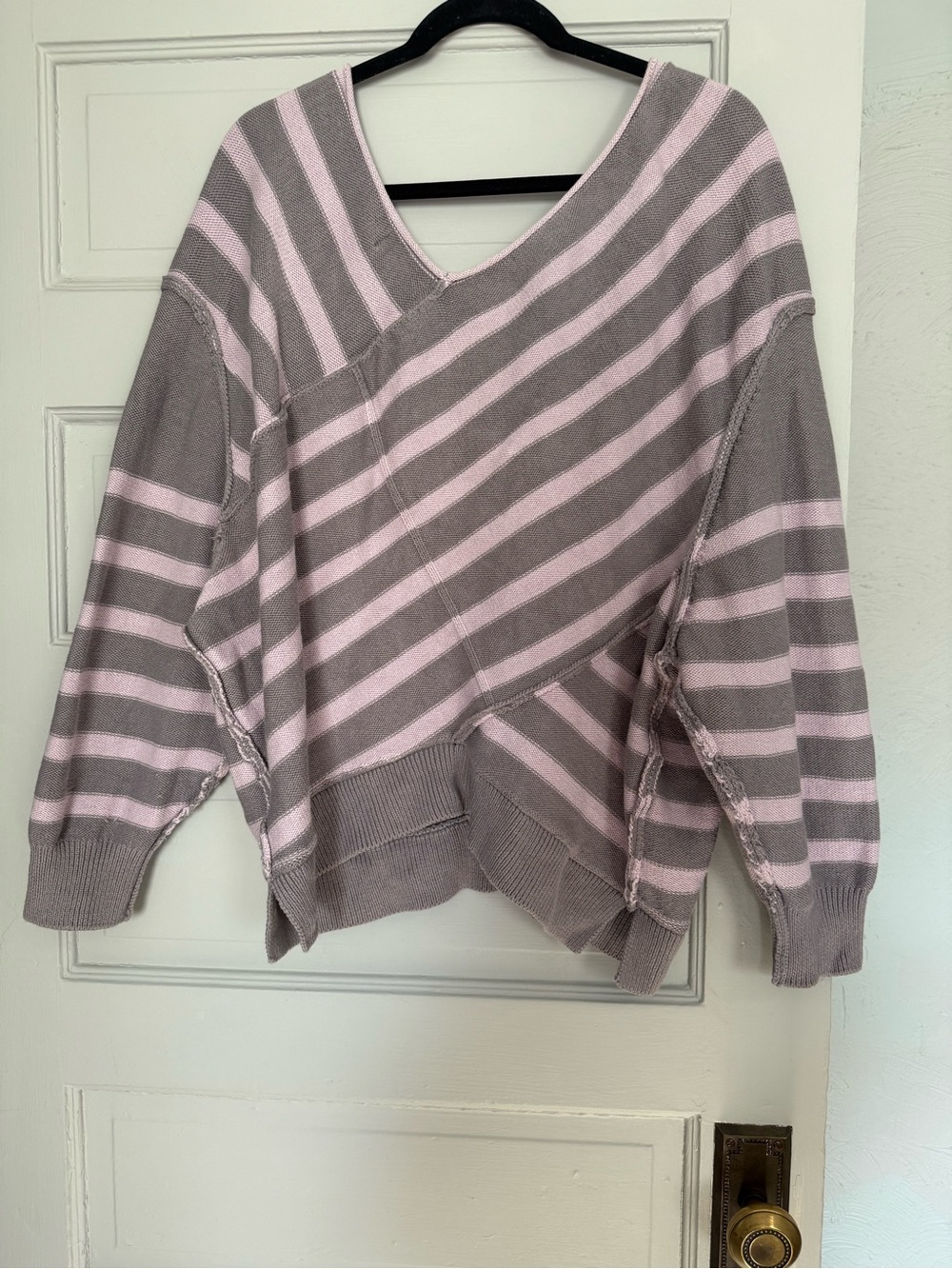 We The Free Crossover Pullover size XL - Picture 8 of 9